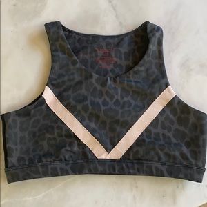 Vie Active sports bra leopard & blush NWT
